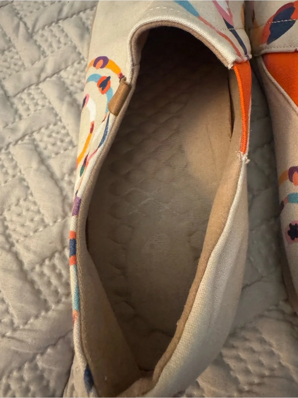 UIN Women Espadrilles Slip-On in Cream with Multicolor Rainbow Print size 10.5